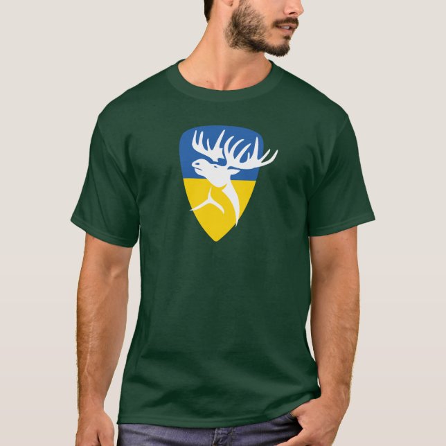 Camiseta Ukrainian Moose - Shield with Ukraine Flag (Frente)