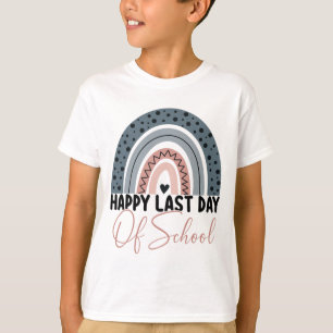 Camiseta Último Dia de Professora Formado Em Arco-Íris