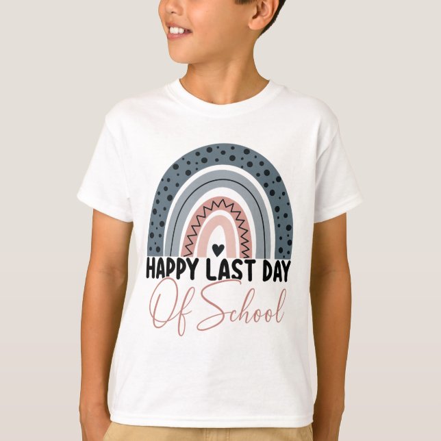 Camiseta Último Dia de Professora Formado Em Arco-Íris (Frente)