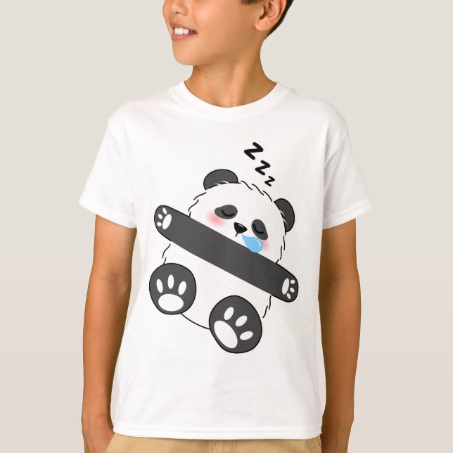 Camiseta Um adorável bebê panda dormindo pacificamente (Frente)