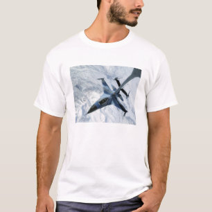 Camiseta Um agressor F-16 senta-se na posição do contato