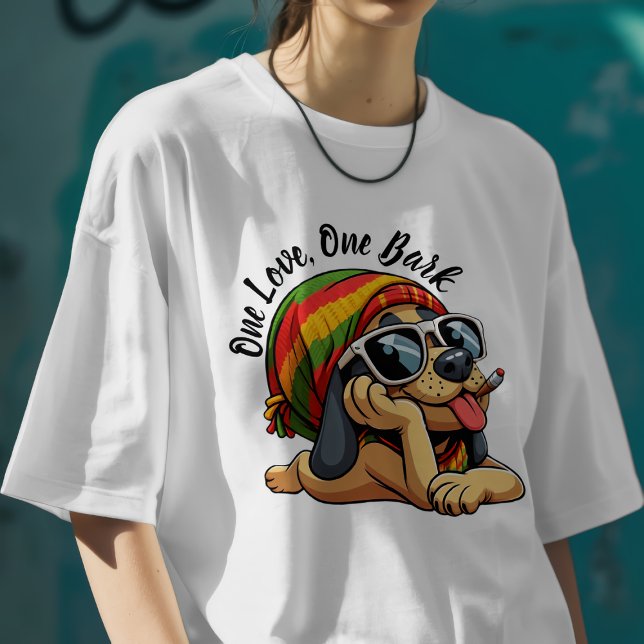 Camiseta Um Amor Um Cão Engraçado Latido (Criador carregado)