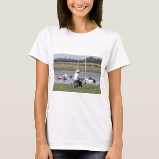 Camiseta Um artista em Bosham Harbor, West Sussex, Inglater