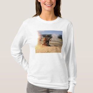 Camiseta Um assaultman ateia fogo a uma granada propelida