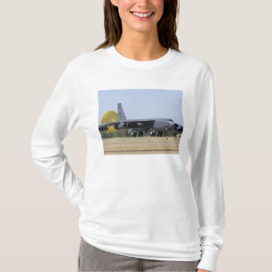 Camiseta Um B-52 Stratofortress distribui sua rampa de