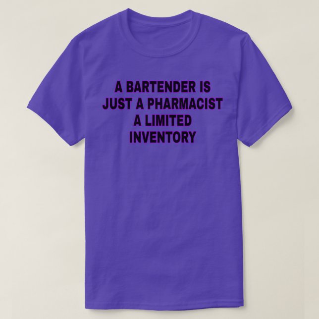 CAMISETA UM BARTENDER É APENAS UM FARMACÊUTICO UM INVENTO L (Frente do Design)