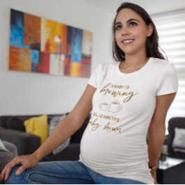 Camiseta Um Bebê Está Fazendo Chá de fraldas