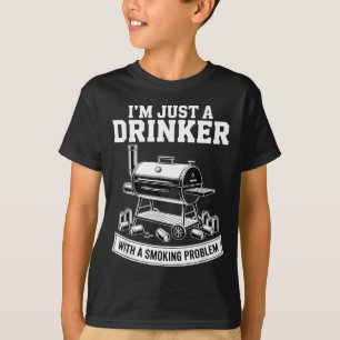 Camiseta Um Bebedor Com Um Problema De Fumo Grelhando Papai