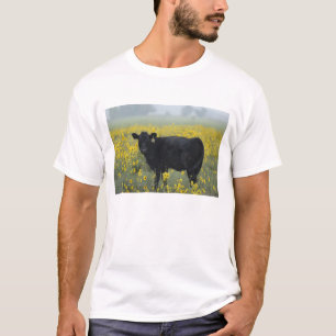Camiseta Um bezerro entre os girassóis de Nebraska
