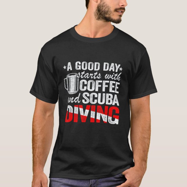 Camiseta Um Bom Dia Começa Com Café Mergulho Diver (Frente)