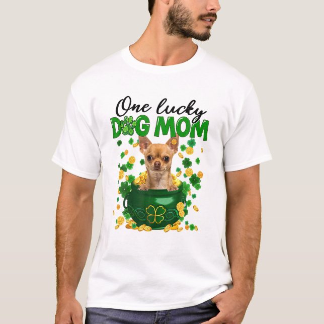Camiseta Um Cachorro Sortudo Mãe Engraçado TAN Chihuahua Mã (Frente)
