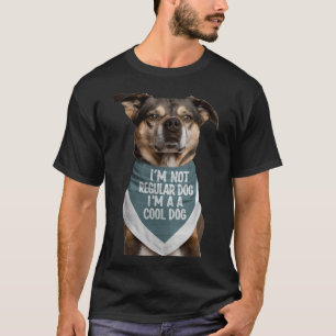 Camiseta Um cachorro vestindo uma bandana