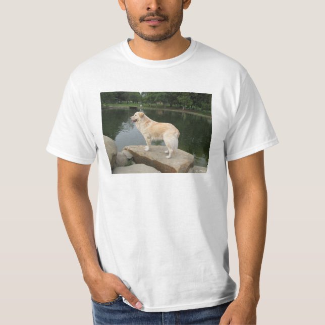Camiseta Um Cão Em Um Lago (Frente)