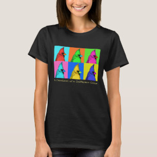 Camiseta Um cardeal de um t-shirt das mulheres diferentes