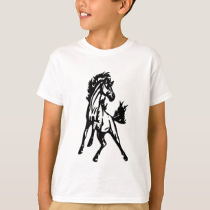 Camiseta Um cavalo saltitante alegre na natureza