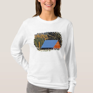 Camiseta Um celeiro vermelho construído em 1911 perto de Tr
