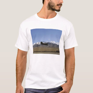 Camiseta Um CH-47 Chinook descola