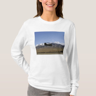 Camiseta Um CH-47 Chinook descola