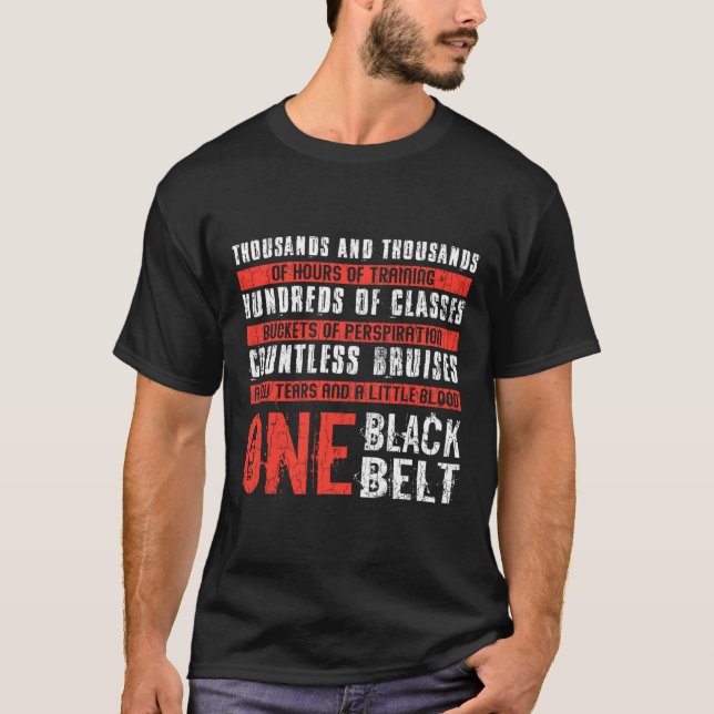 Camiseta Um Cinturão Negro Artes Marciais Engraçadas Karate (Frente)