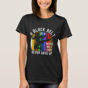 Camiseta Um Cinturão Negro É Um Cinturão Branco Que Nunca D