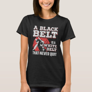 Camiseta Um Cinturão Negro É Um Cinturão Branco Que Nunca S