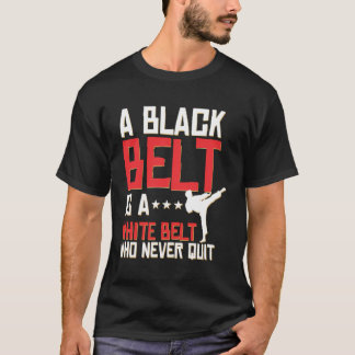 Camiseta Um Cinturão Negro É Um Cinturão Branco Que Nunca S