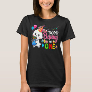 Camiseta Um Coelhinho É Uma Páscoa Bonita De primeiro anive