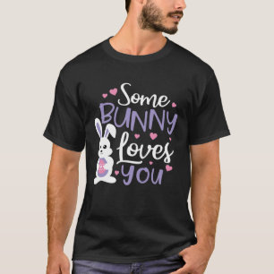 Camiseta Um coelhinho te ama Páscoa bonita para meninos