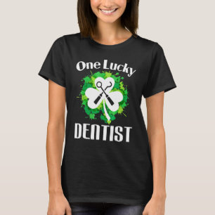 Camiseta Um Dentista Sortudo Dia de São Patrício Divertido