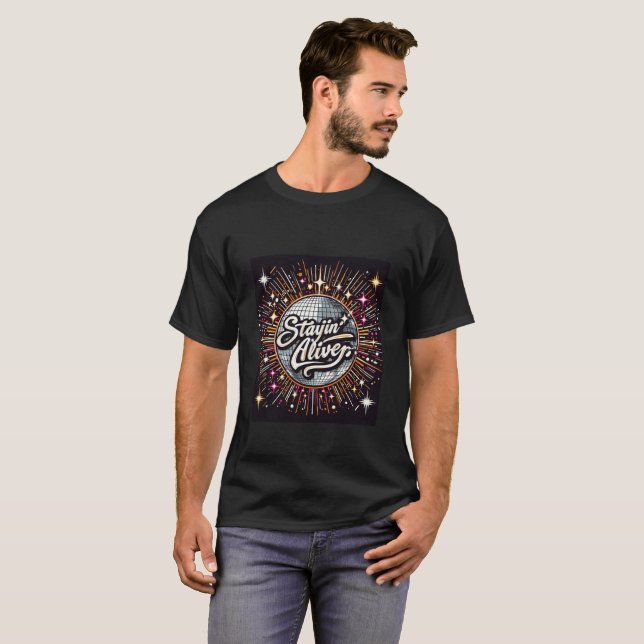 Camiseta Um design de bola de disco com feixes de luz e "St (Frente Completa)
