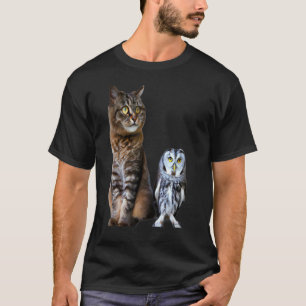 Camiseta Um design de GATO E CORUJA