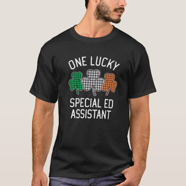 Camiseta Um Dia de São Patrício De Assistente Especial De E (Frente)