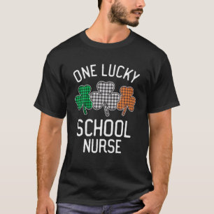 Camiseta Um Dia de São Patrício de Enfermeira da Escola de