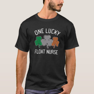 Camiseta Um Dia de São Patrício De Enfermeira Flutuante Sor