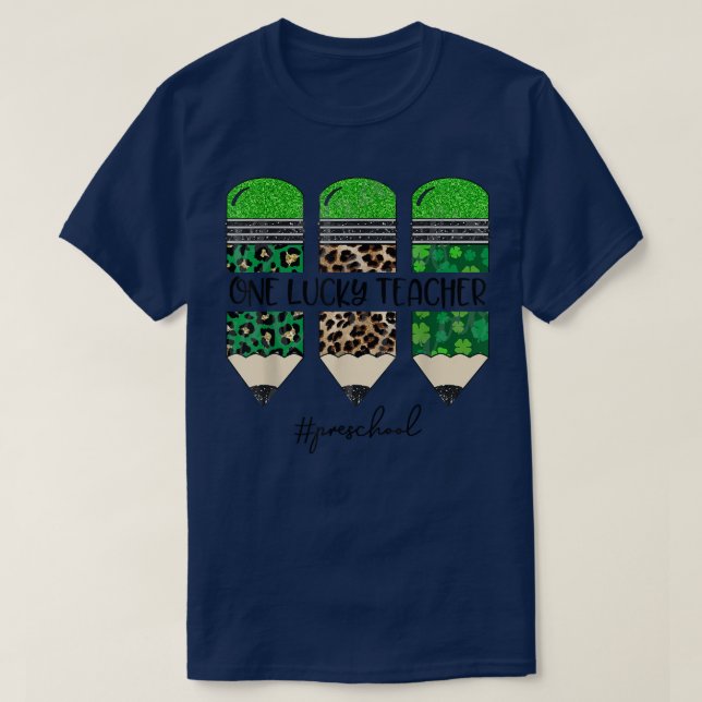Camiseta Um Dia de São Patrício de Lápis de Professores da  (Frente do Design)