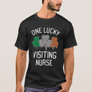 Camiseta Um Dia de São Patrício Irlandês De Enfermeira V