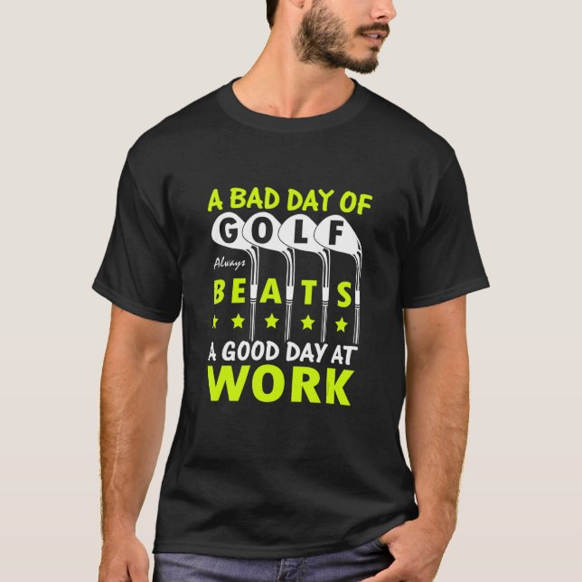 Camiseta Um dia ruim de golfe sempre bate um bom dia no tra (Frente)