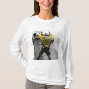 Camiseta Um diretor dos aviões sinaliza um zangão de