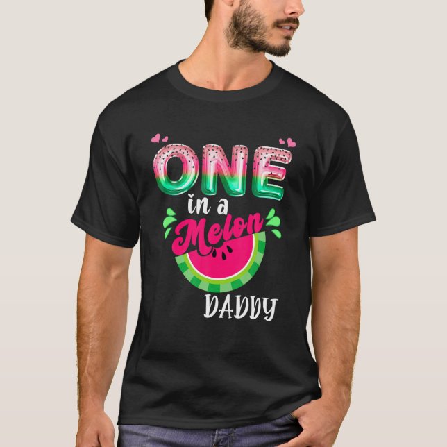 Camiseta Um Em Um Grupo De Aniversário Da Melon Mãe (Frente)