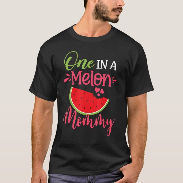 Camiseta Um Em Uma Família De Melões De Mamãe Melão, Aniver (Frente)