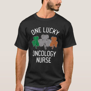 Camiseta Um Enfermeiro De Oncologia Sortudo Dia de São Patr