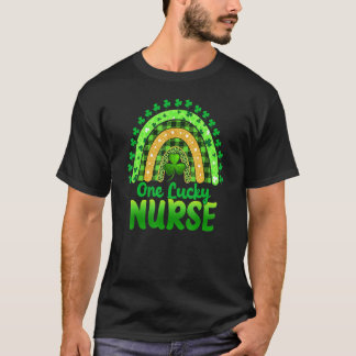 Camiseta Um Enfermeiro Sortudo Leopardo Trevo Feliz Dia de
