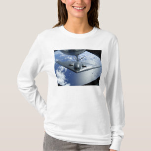 Camiseta Um espírito B-2 move-se na posição para