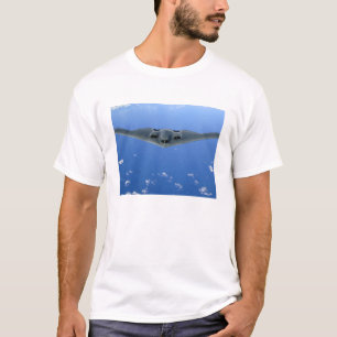 Camiseta Um Espírito B-2 voa pelo céu
