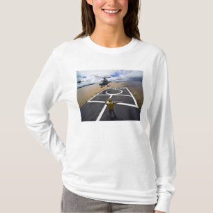 Camiseta Um Eurocopter brasileiro prepara-se para aterrar