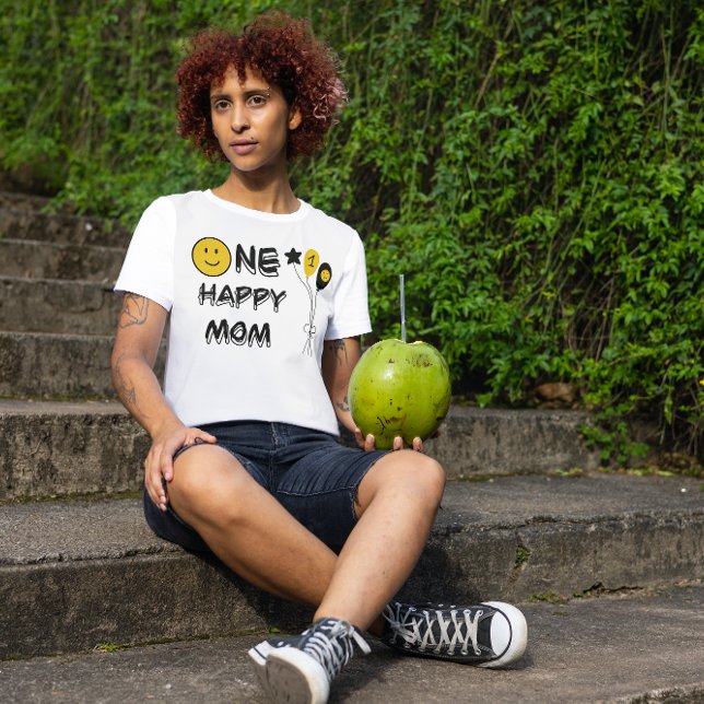 Camiseta Um Feliz Cara Amarelo Sorria Primeiro Garoto De ru (Criador carregado)