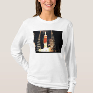 Camiseta Um foguete pesado do delta IV tira
