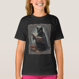 Camiseta Um Gato Preto Vestindo Uma Capa Estudando Hallowee