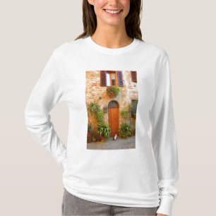 Camiseta Um gato procura entrada para casa em Pienza, Itáli
