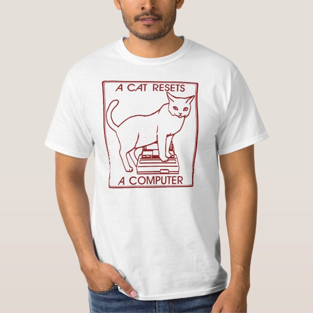 Camiseta Um gato restaura um computador (Frente)